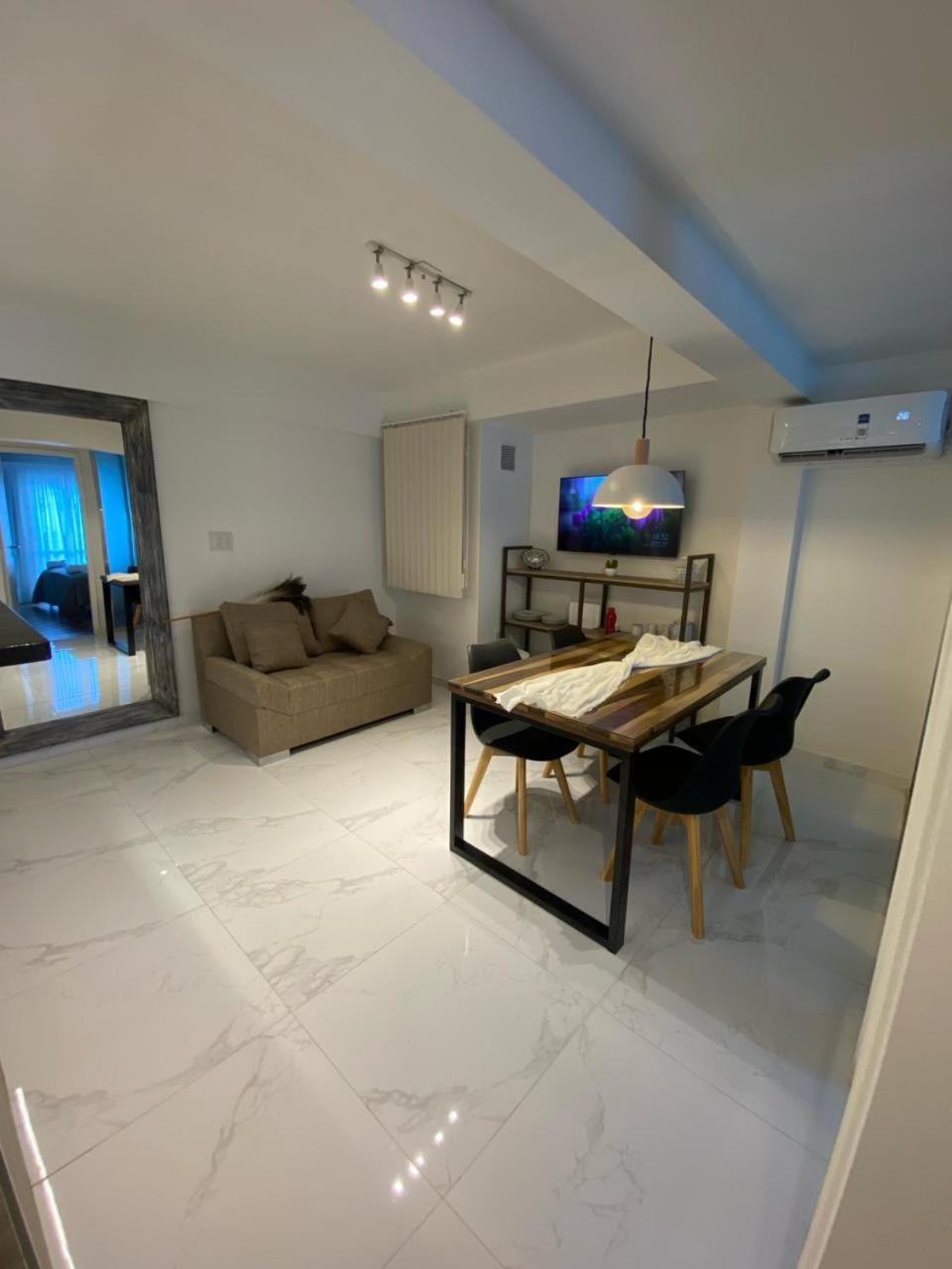 Departamento Centrico Con Cochera - Cordoba Argentina- المظهر الخارجي الصورة